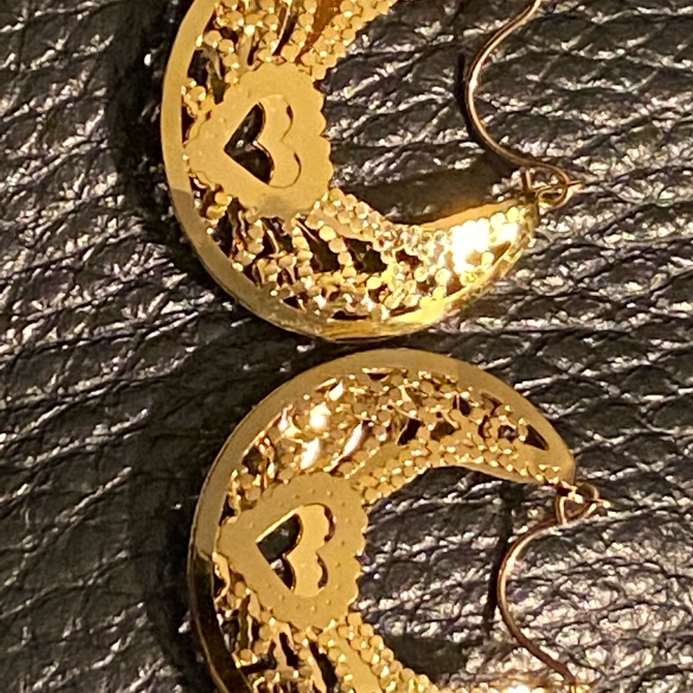 14K Yellow Gold Heart Hoop pierced Earrings - Picture 4 of 11